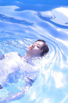 宝宝才三根手指湿成这样